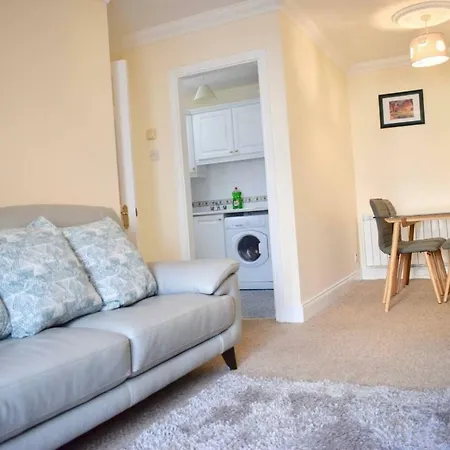 Peaceful 2 Bedroom Flat Beside Silicon Docks *