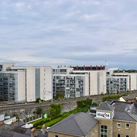 Peaceful 2 Bedroom Flat Beside Silicon Docks Daire *